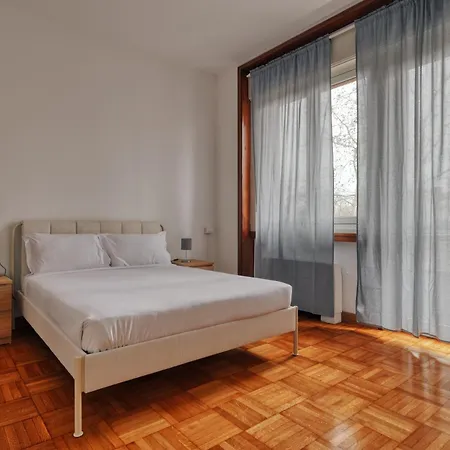 Lägenhet Joivy Chic 3-bed Flat Near Colonne Di San Lorenzo Milano