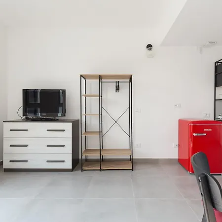 Guesthost - Udine M2 - Bright And Cozy Apartmán