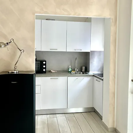 Lovely 2 With Small Garden Apartment