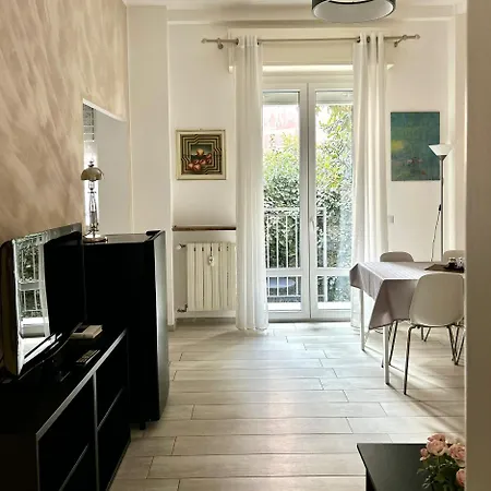 Lovely 2 With Small Garden Apartment Milan