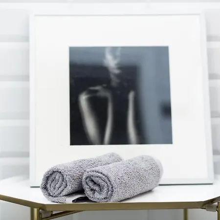 New Elegant Flat 3 Min From Station. Apartament