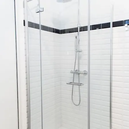 New Elegant Flat 3 Min From Station. Mediolan