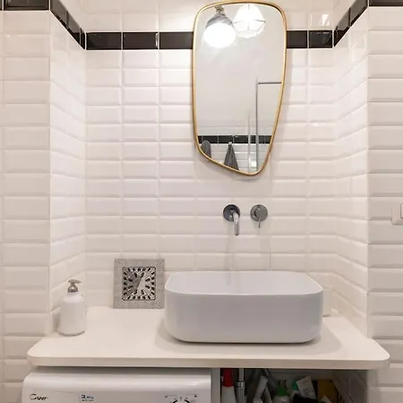 New Elegant Flat 3 Min From Station. Apartament