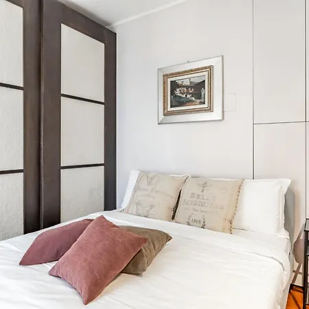 Casa Felicita - Chinatown Garibaldi Fs - By Host4u Διαμέρισμα *