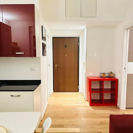 Xenia - Cozy Two-room In Station Apartment Milan