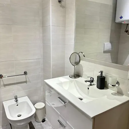 Xenia - Cozy Two-room In Station