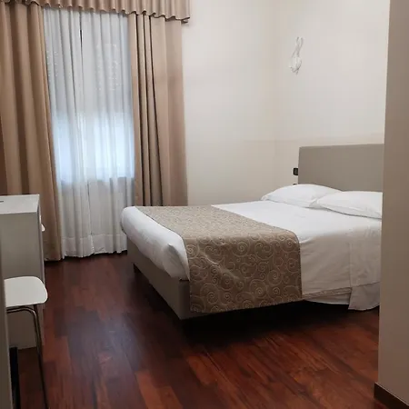 Gasthuis Station Group - Via Sammartini 15 4*