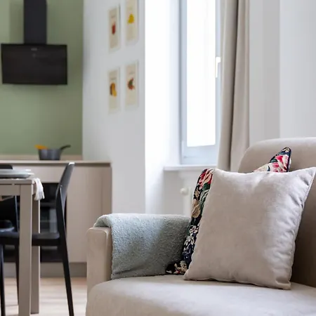 The Rent - Spacious And Renovated Two-bedroom Downtown Mailand