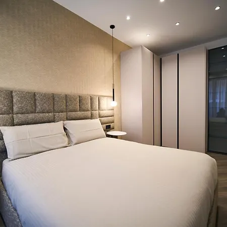 Monet Golden House Next To Duomo *