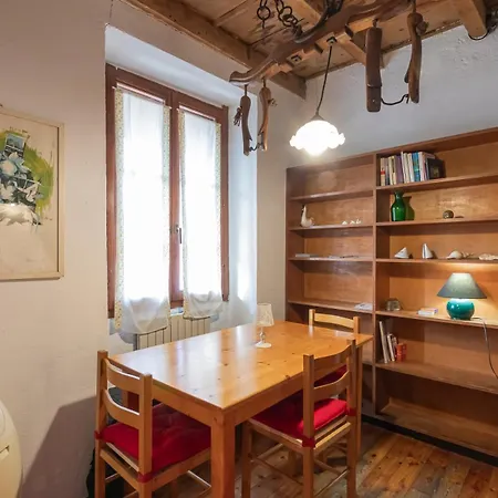 Apartment Navigli, Caratteristico Milanese Milan