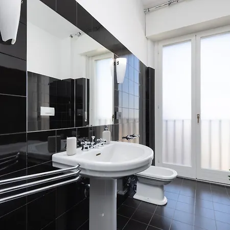 Black & White Vista Duomo 400 Metri 公寓