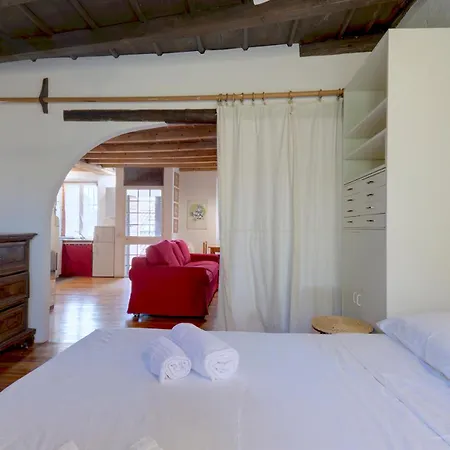 Apartment Navigli, Caratteristico Milanese Milan