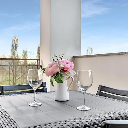 Lägenhet Private Parking-terrace10 Min To Linate Airport *