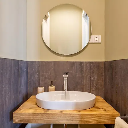 Urban Luxury - Bright And Central