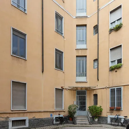 Guesthost - Bright - 650 M Far From Arco Della Pace شقة ميلان