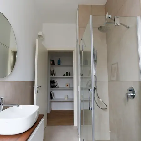 The Rent - Spacious And Renovated Two-bedroom Downtown Mailand