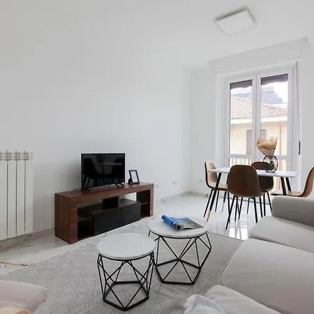 Hacca Collection - Bocconi, Porta Romana 2br Apartment *