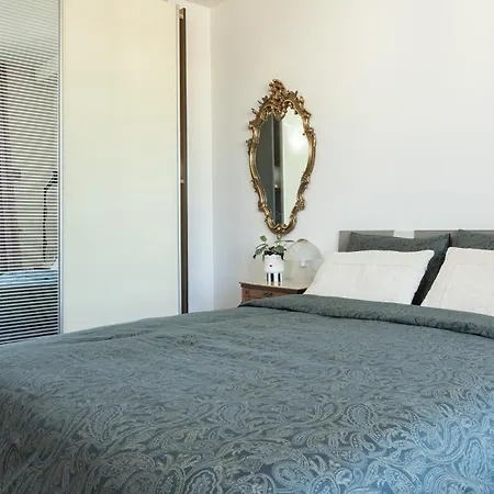 Apartman Two Spacious Bedrooms 1 Minute To Metro Stop Milánó