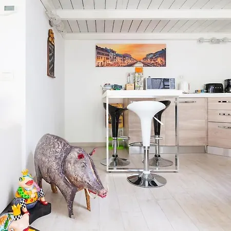 Апартаменты Elegant Triplex Townhouse With Luxe Terrace *