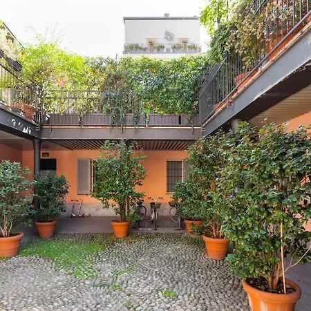 Elegant Triplex Townhouse With Luxe Terrace *