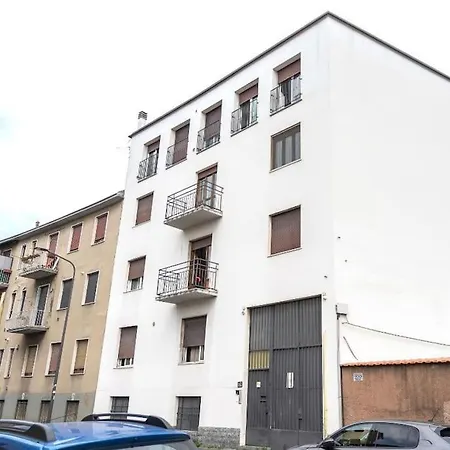 People In Apartmán *