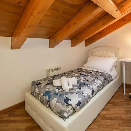 Ampio Quadrilocale Navigli/forum + Free Parking Mediolan