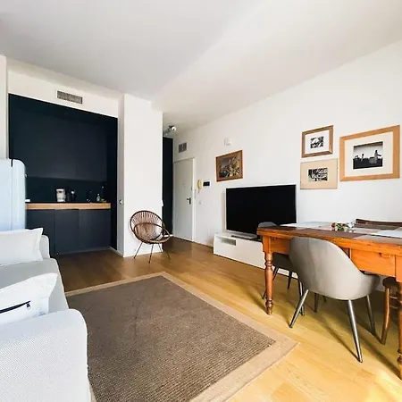Garibaldi-isola - Moderno Bilocale Con Balcone Daire *