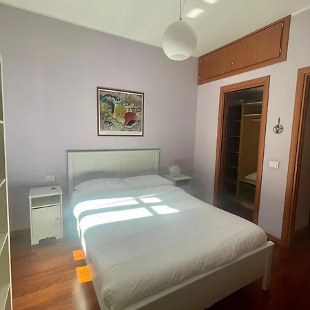 Easy - Rooms&apartments Navigli 2*