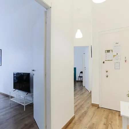 The Rent - Cozy Two-bedroom Near Colonne S Lorenzo Apartment *