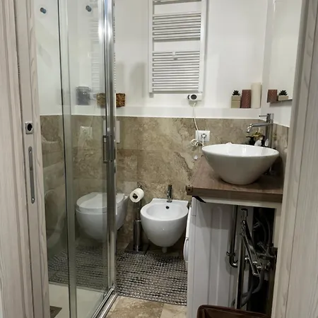 Regina In Corso Lodi - Sky Tv, Wifi E Breakfast Box Apartment