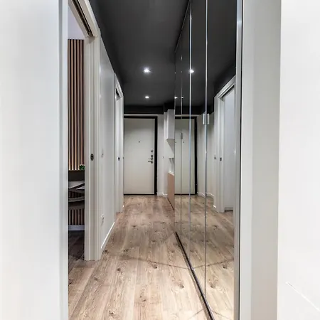 Stayeasy Quadronno33 - 3 Bedrooms, 2 Baths - Duomo Walking Distance *