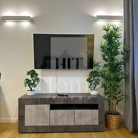 In Town - Porta Nuova District Apartment Milan