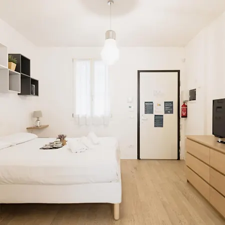 Easylife - Luminoso Sui Navigli * Mediolan