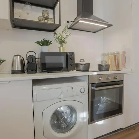 *navigli Art Attic*designarea Milan-wifi-netflix Appartement *