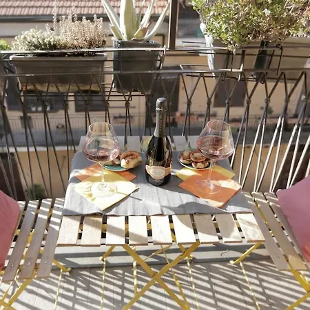 Appartement *navigli Art Attic*designarea Milan-wifi-netflix Milaan