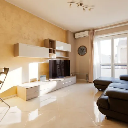 Niguarda Bright W/ Balcony Apartment *