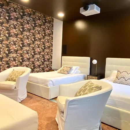 Intomilan I Design Galleria Del Corso Appartement Milaan