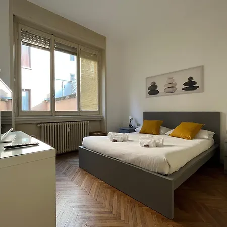 Bwr - Beautiful Near The Center Of Milan, Polibio *