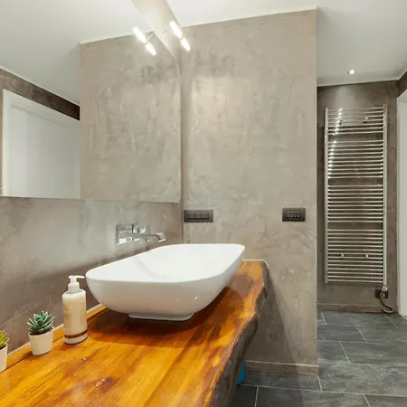 Garage Privato Gratuito - 600 Metri Duomo Apartamento