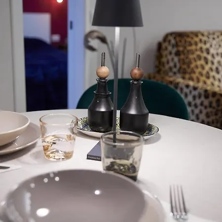 Lägenhet Moderno Bilocale Chic 8 Min Dal Duomo *