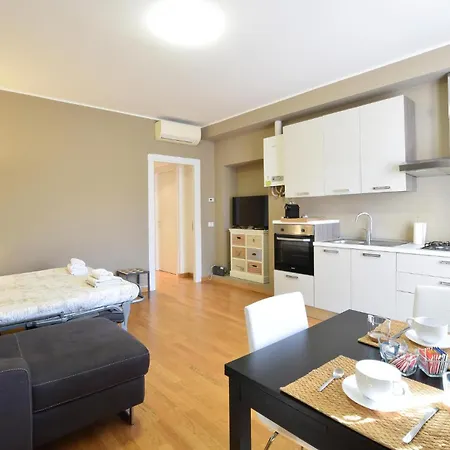 Stunning In With Kitchen * Mediolan