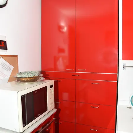 Appartement Viale Corsica 99 *