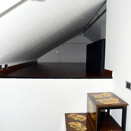 Appartement Viale Corsica 99 *