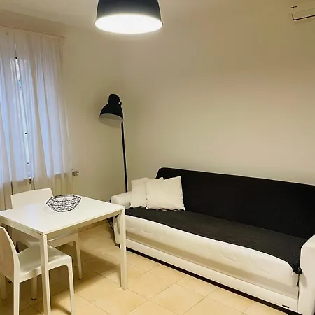 Pretty Little * Milánó