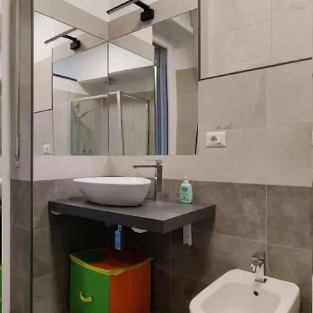 アパート De Angeli District ミラノ