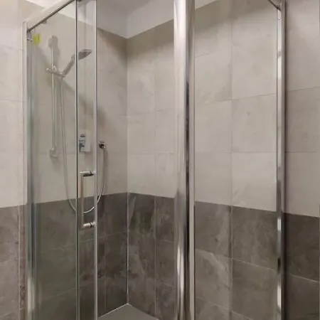 De Angeli District アパート