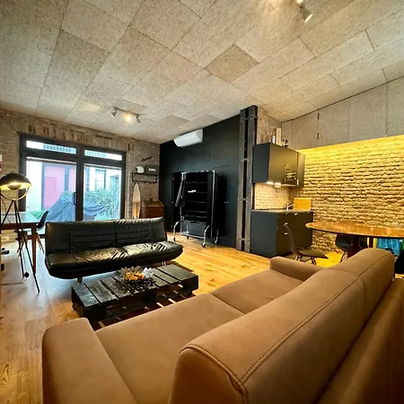 Luxury Wood Loft Apartment *