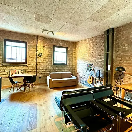 Luxury Wood Loft Apartment *