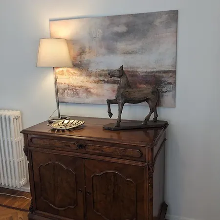 Art Around In Monti House Апарт-отель