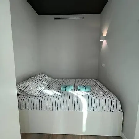 Victory House * ميلان